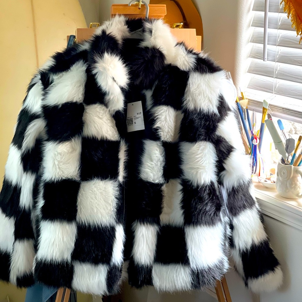 Checkers “fur” coat